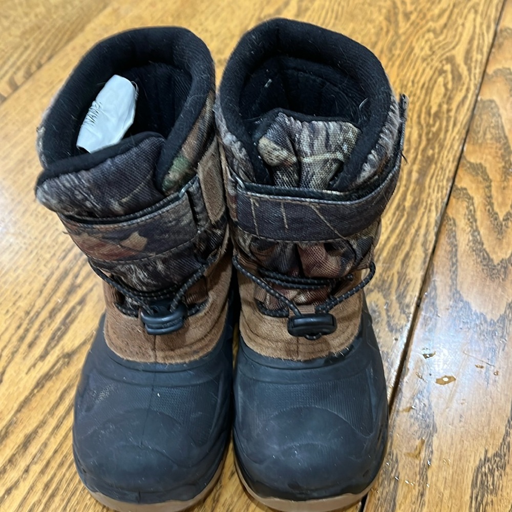 Kids 3M Thinsulate Ozark Trail boots Size 9